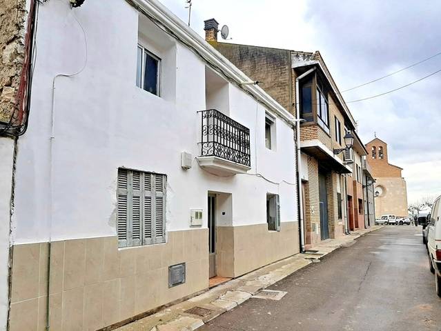 Casa adosada en Venta en C/ Iglesia en Cabanillas