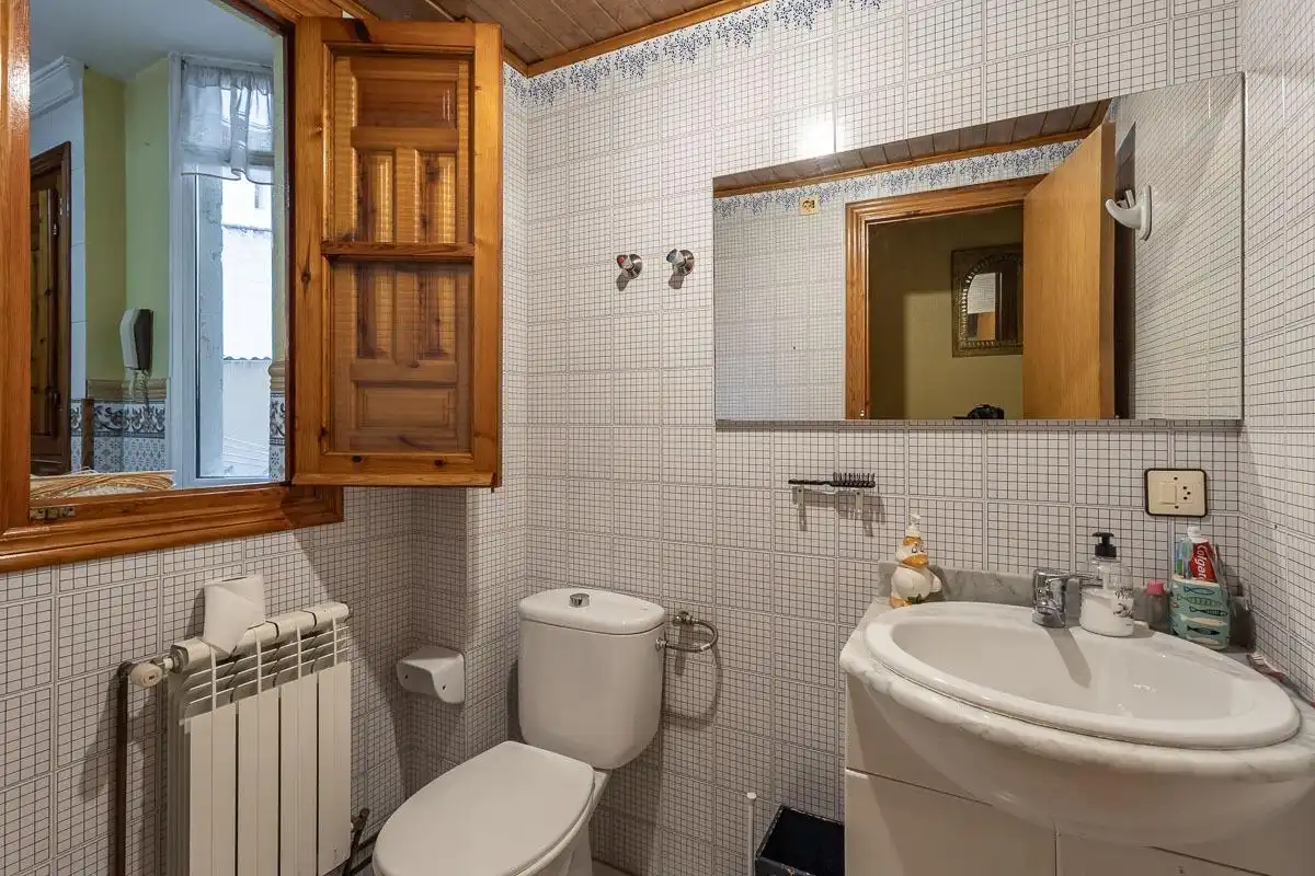Bathroom of Houses for sale in Granada  with Air Conditioner, Heating and Terrace