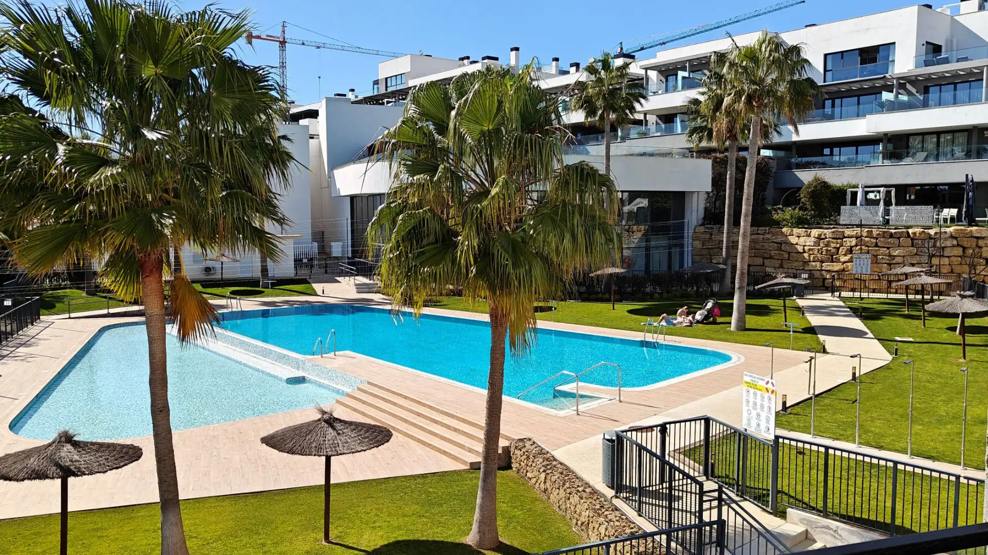 Apartment with pool for sale in Estepona Pueblo