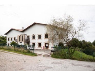 Casa pareada con jardín en venta en Paseo de Cristobal Balenciaga