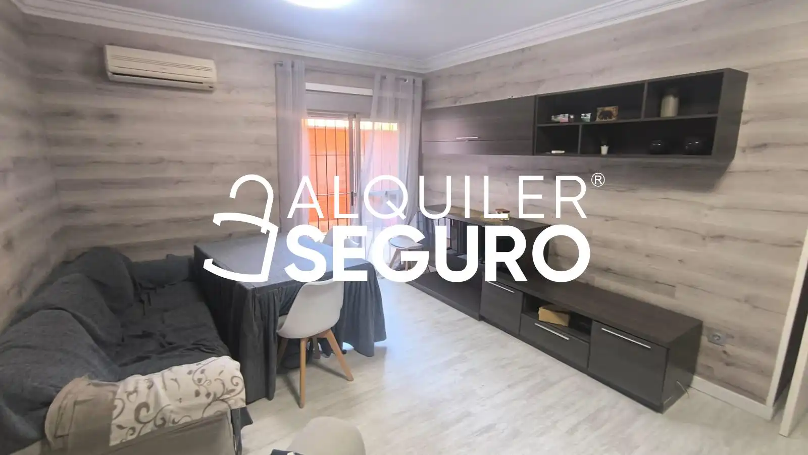 Living room of Flat for rent in Sevilla  with Air Conditioner and Furnished