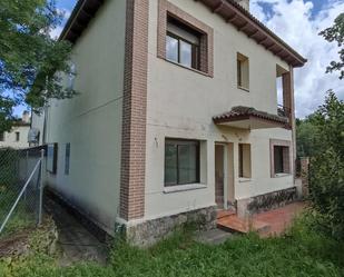 Casa adosada en venda a Sotillo de la Adrada