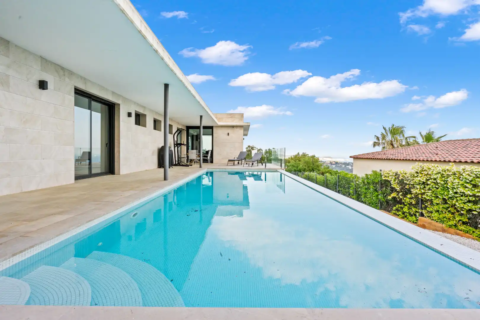 Casa amb piscina en venda a Carrer Llentiscle