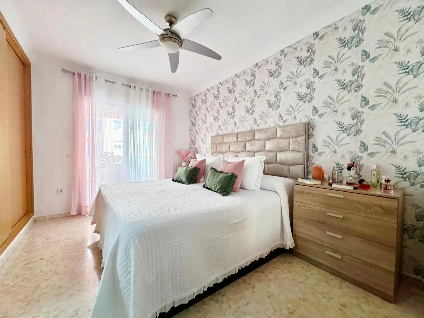 Habitación de Piso en venta en Málaga con Aire acondicionado, Terraza y Trastero