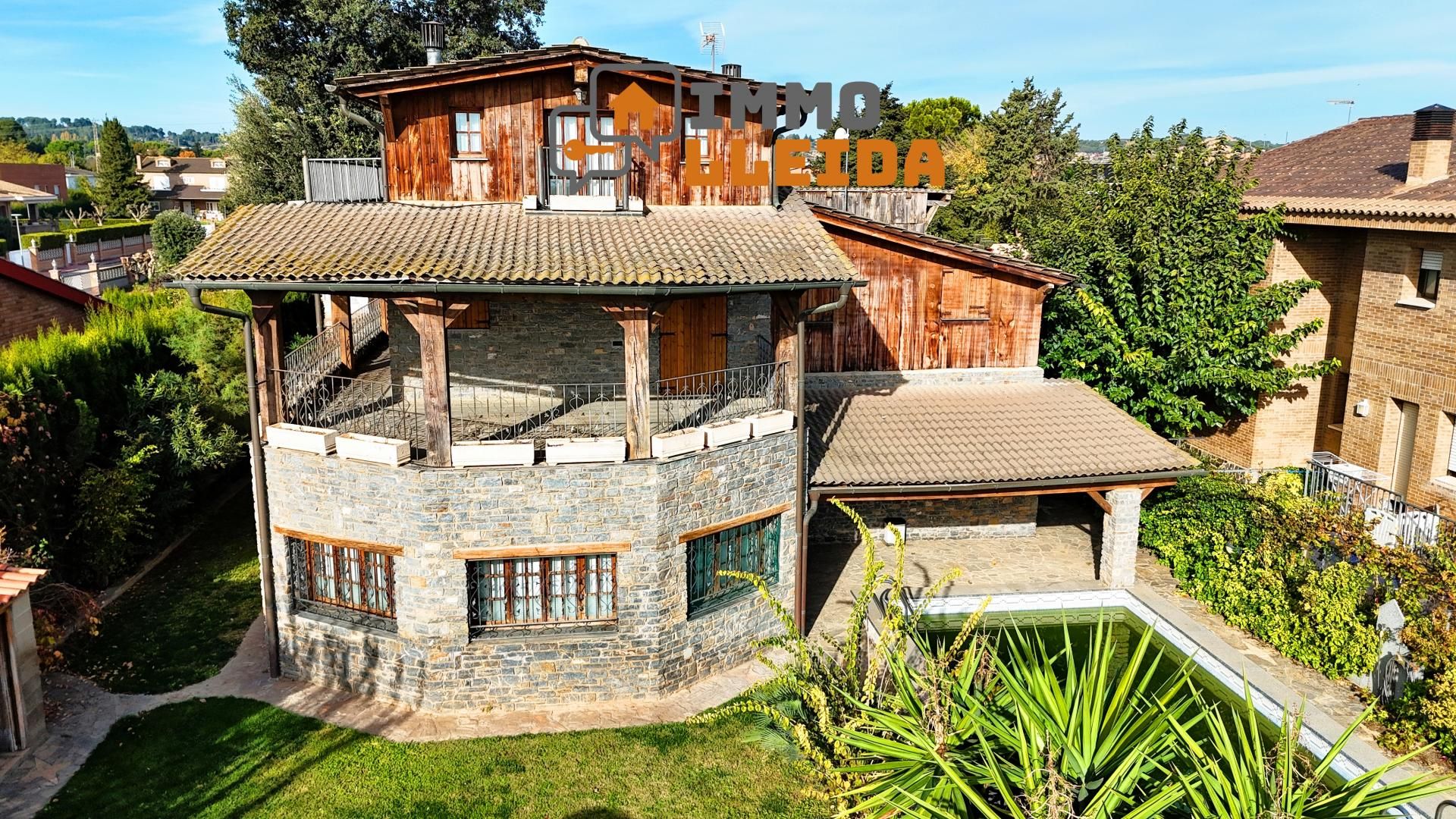 Vista exterior de Casa o xalet en venda en Alpicat amb Calefacció, Jardí privat i Terrassa