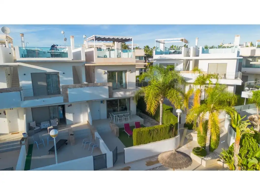Adosado con piscina en venta en Avenida Almeria De, imagen 3