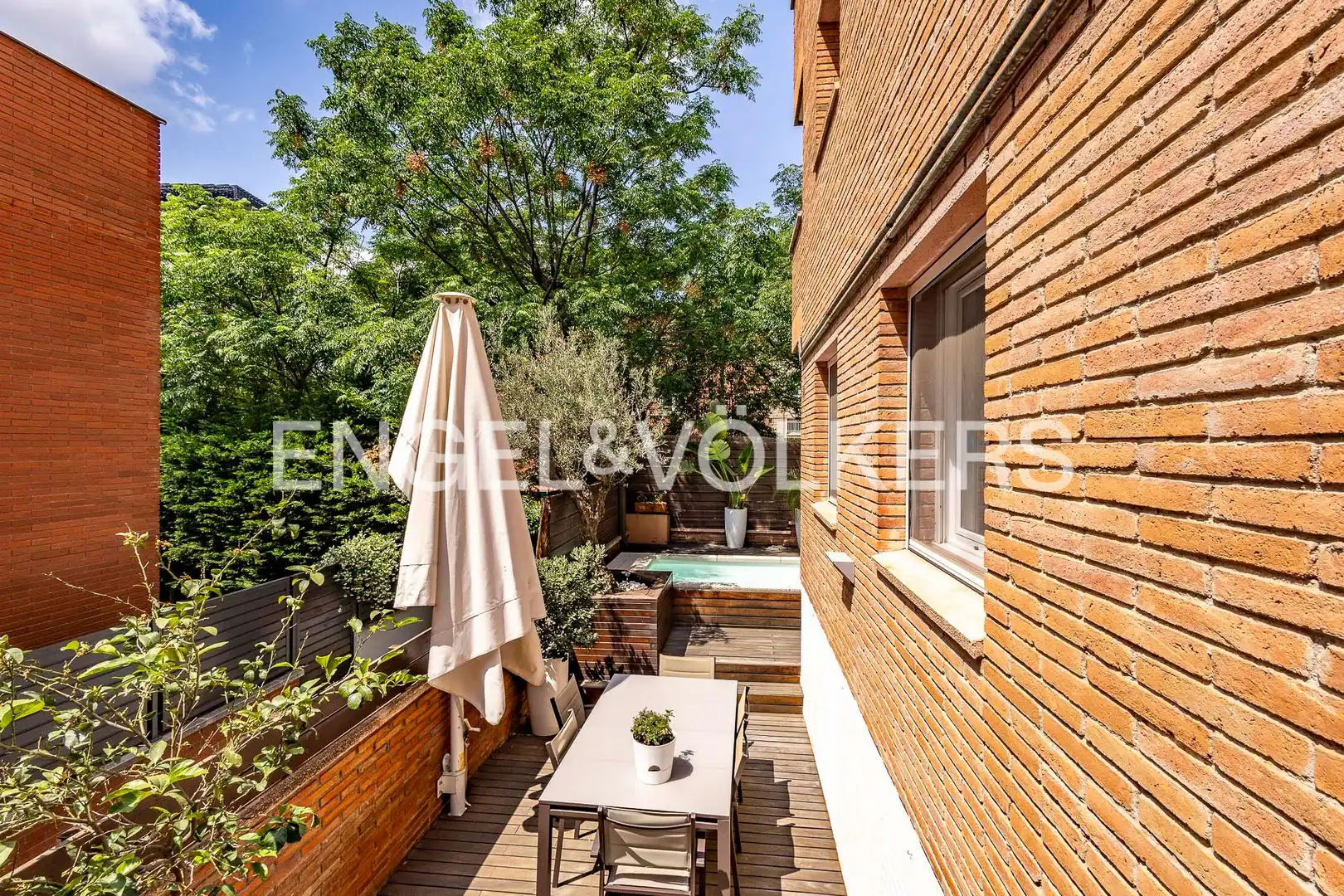 Terrassa de Apartament en venda en Esplugues de Llobregat amb Aire condicionat, Calefacció i Jardí privat