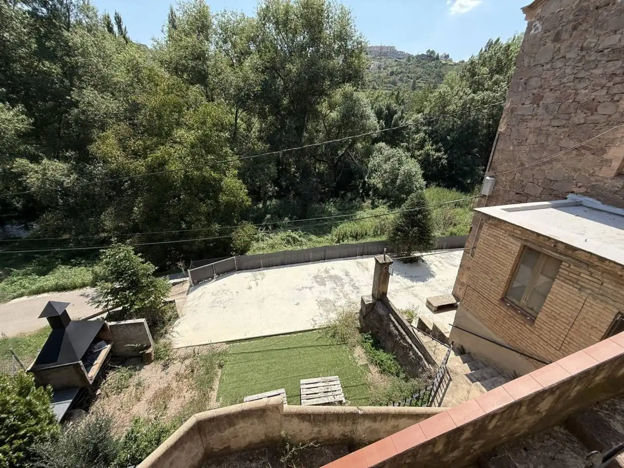 Country house zum Verkauf in Cardona mit Privatgarten und Terrasse