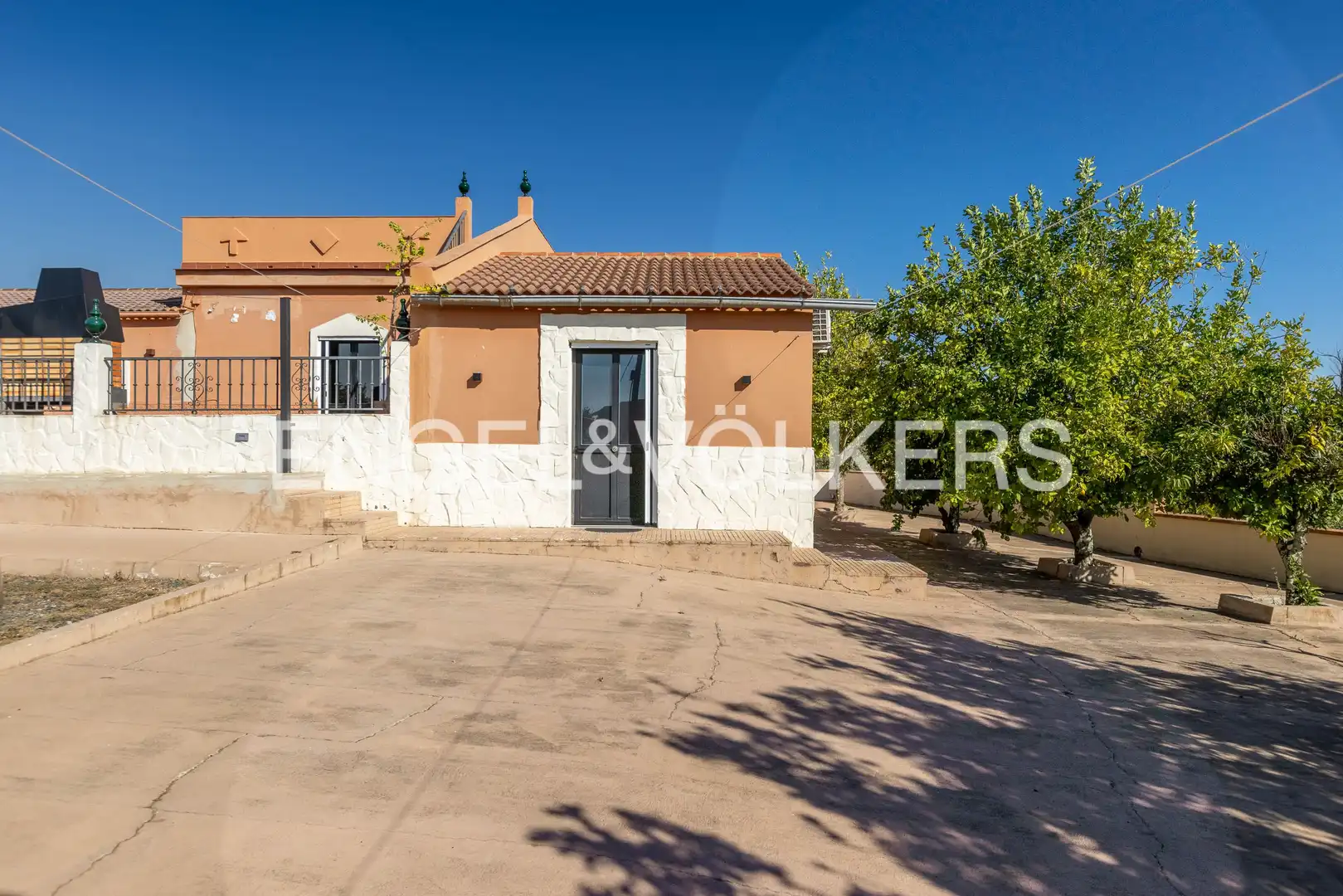 Exterior view of Country homes for sale in Calañas, Huelva