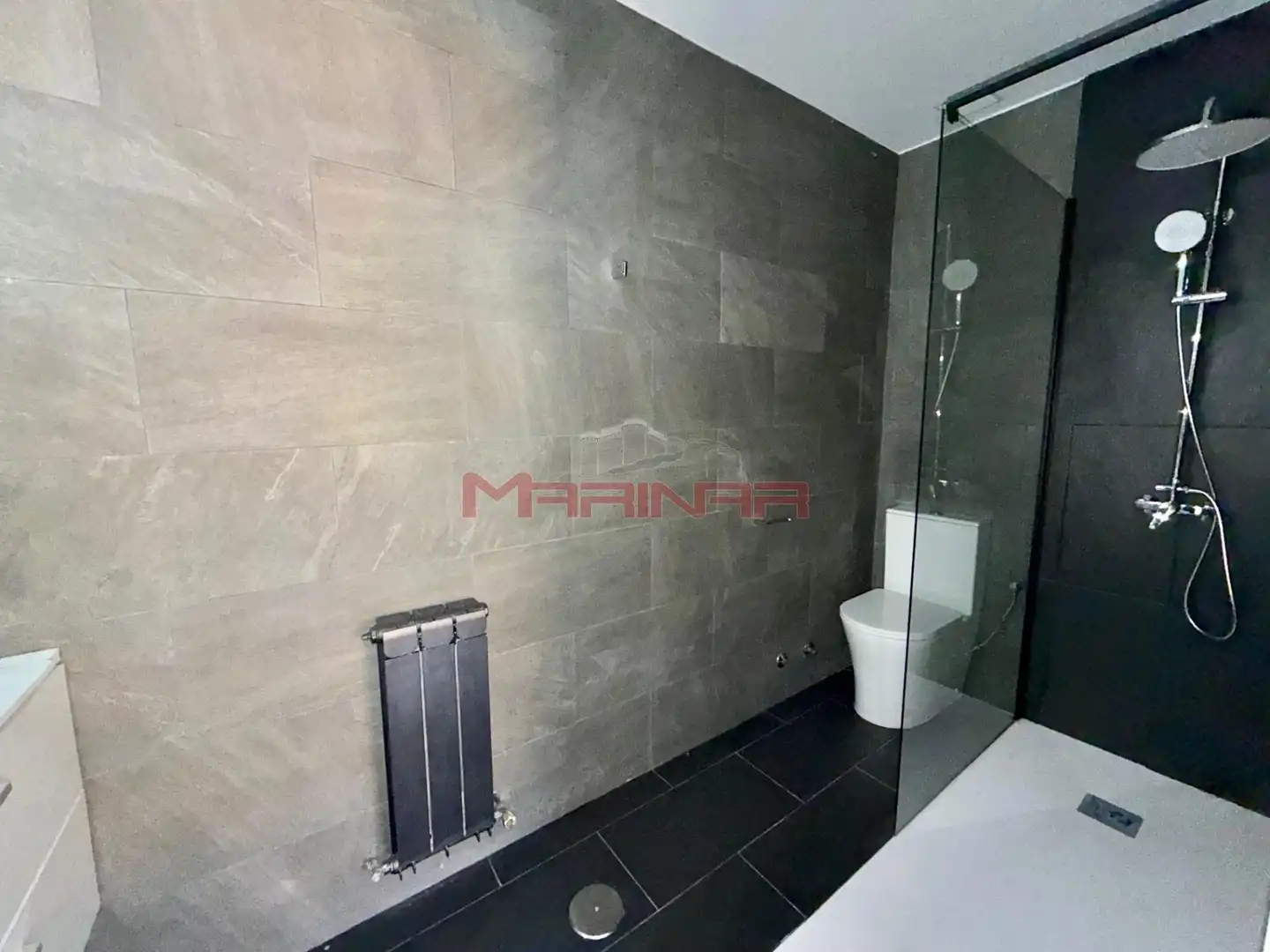 Badezimmer von Einfamilien-Reihenhaus zum Verkauf in Seseña mit Heizung und Abstellraum