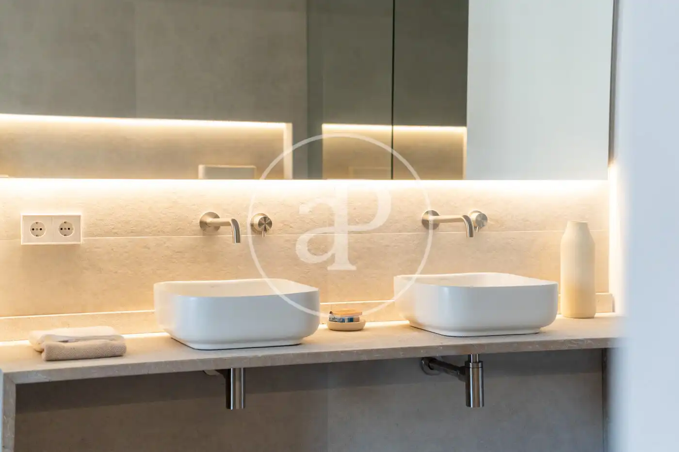 Bathroom of Flat for sale in  Palma de Mallorca  with Air Conditioner, Heating and Terrace
