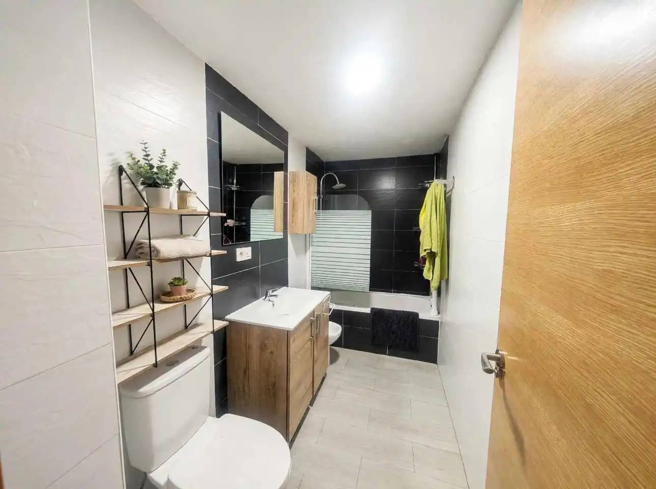Bathroom of Flat for sale in Plasencia  with Air Conditioner and Terrace