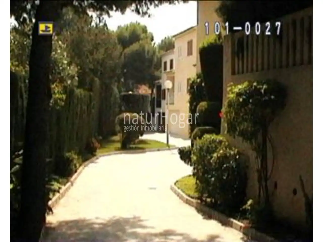 Vista exterior de Casa adosada en venta en Paterna con Terraza y Piscina comunitaria