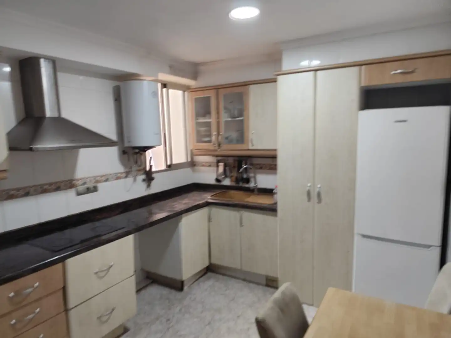 Küche von Wohnung zum Verkauf in Alzira mit Ofen, Waschmaschine und Mikrowelle