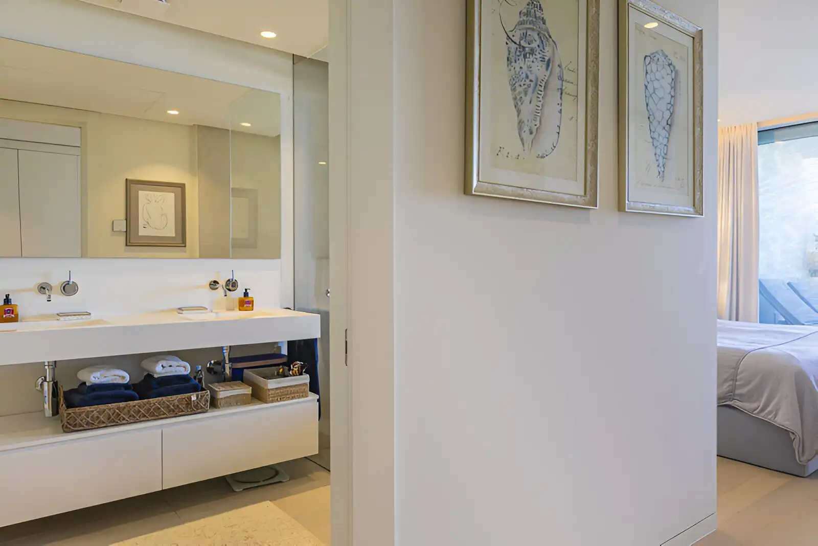Bathroom of Ground floor for sale in Marbella  with Air Conditioner, Terrace and Storage room