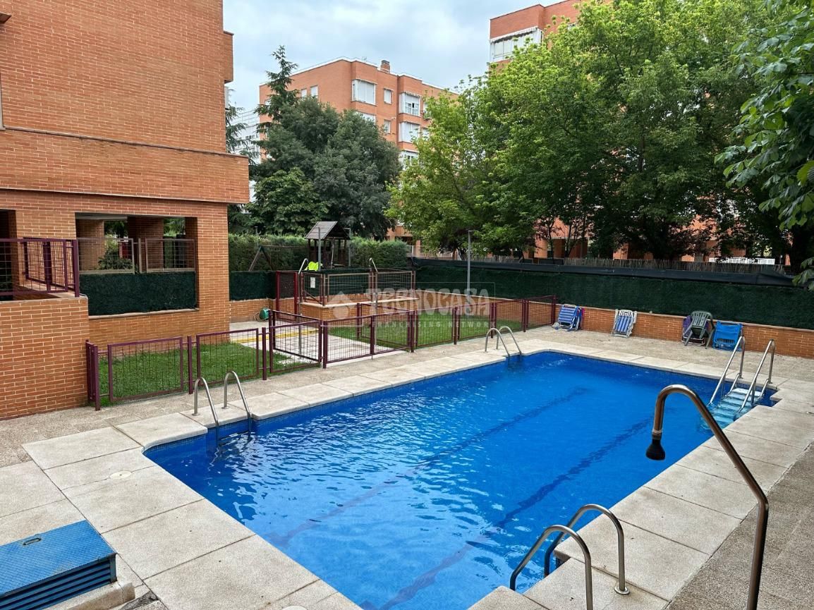 Swimming pool of Flat for sale in Torrejón de Ardoz  with Air Conditioner and Community pool