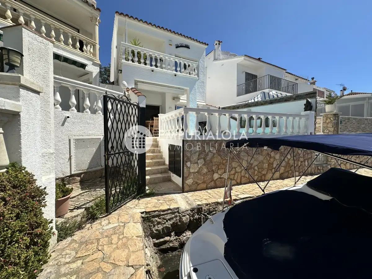 Vista exterior de Casa o chalet en venta en Empuriabrava con Aire acondicionado, Piscina y Amueblado