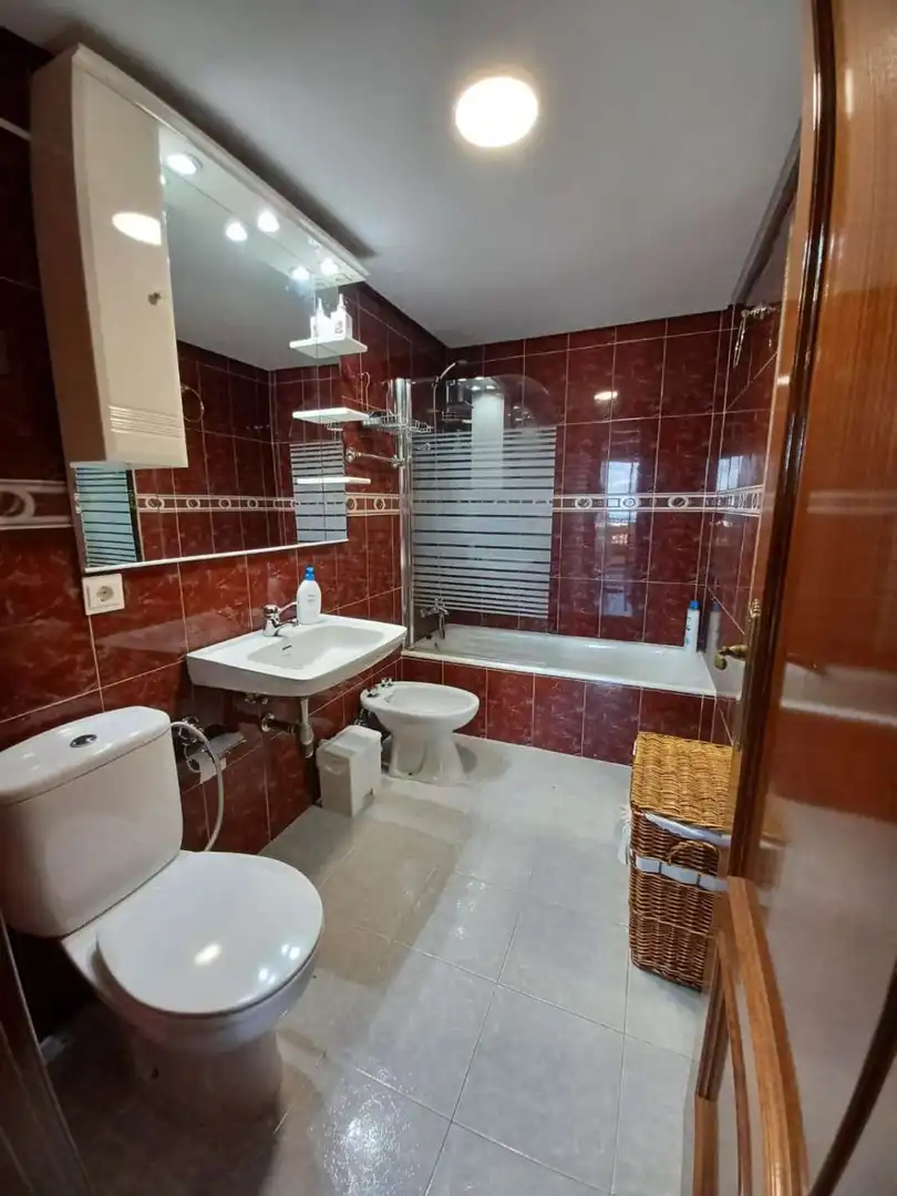 Baño de Apartamento de alquiler en Torremolinos con Aire acondicionado, Calefacción y Terraza