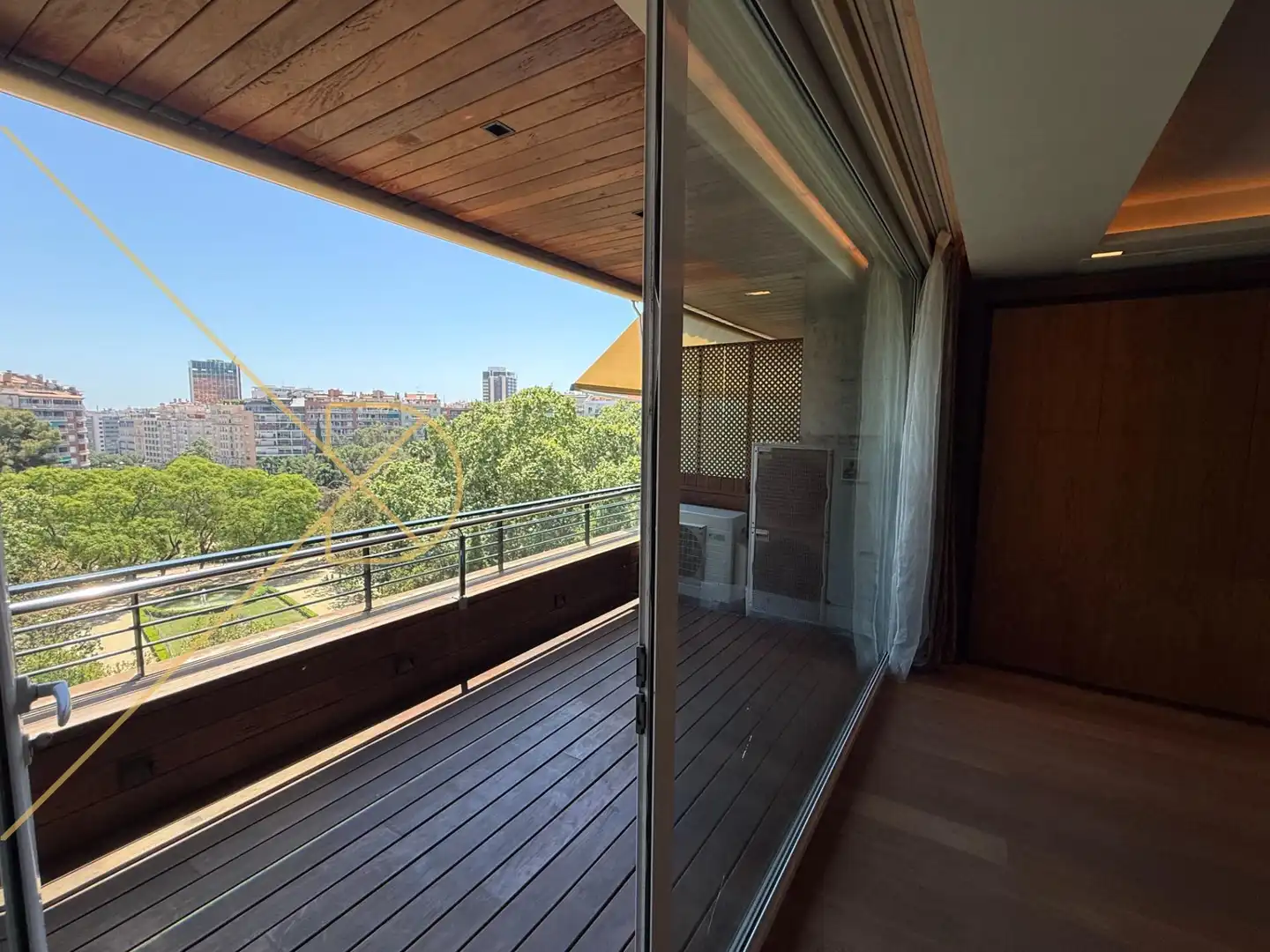Terrasse von Dachboden zur Miete in Barcelona mit Klimaanlage, Heizung und Parkett