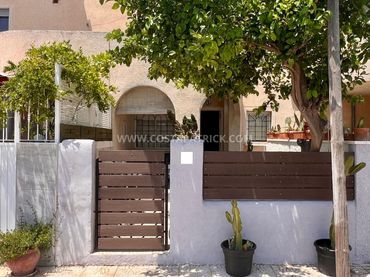 Maison mitoyenne avec jardin à louer à Calle Irene