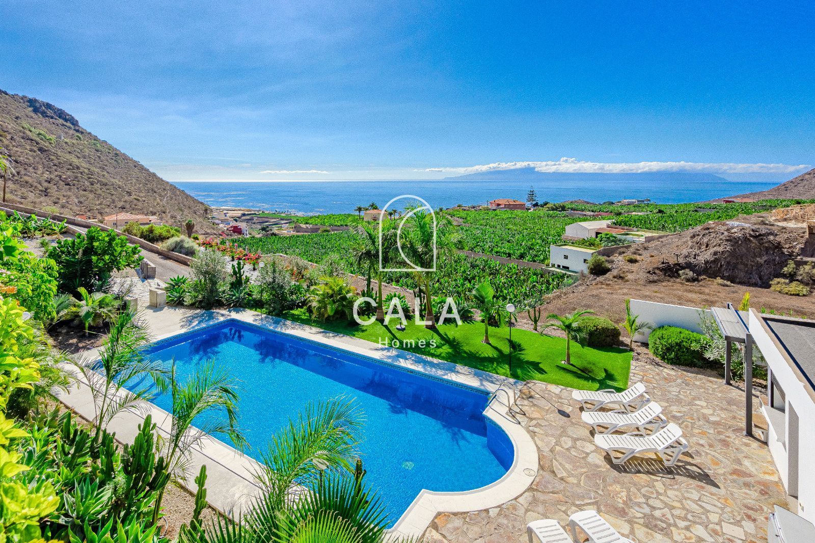Vista exterior de Casa o xalet en venda en Santiago del Teide amb Aire condicionat, Calefacció i Terrassa