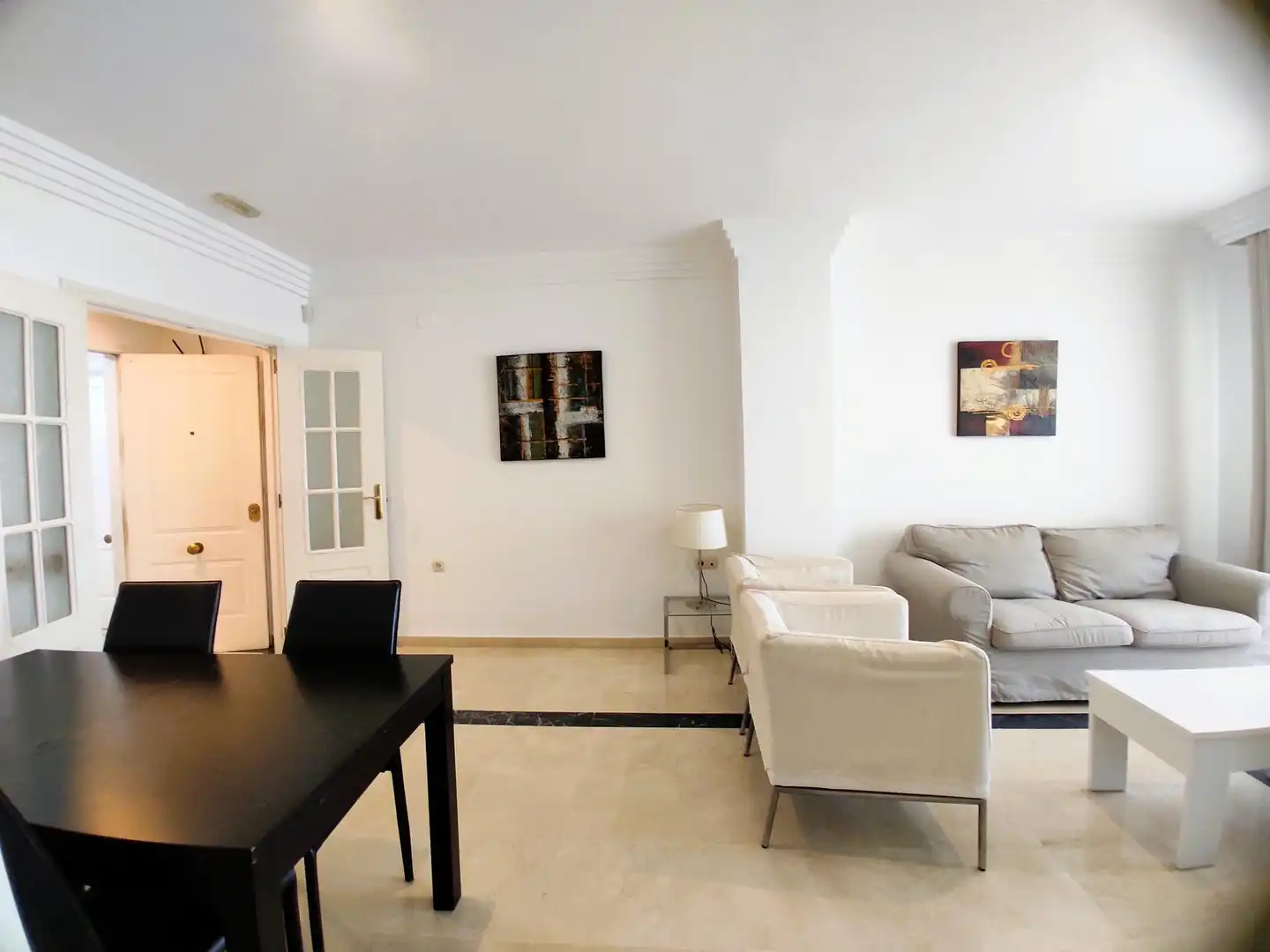 Sala de estar de Apartamento en venta en Marbella con Aire acondicionado, Terraza y Amueblado