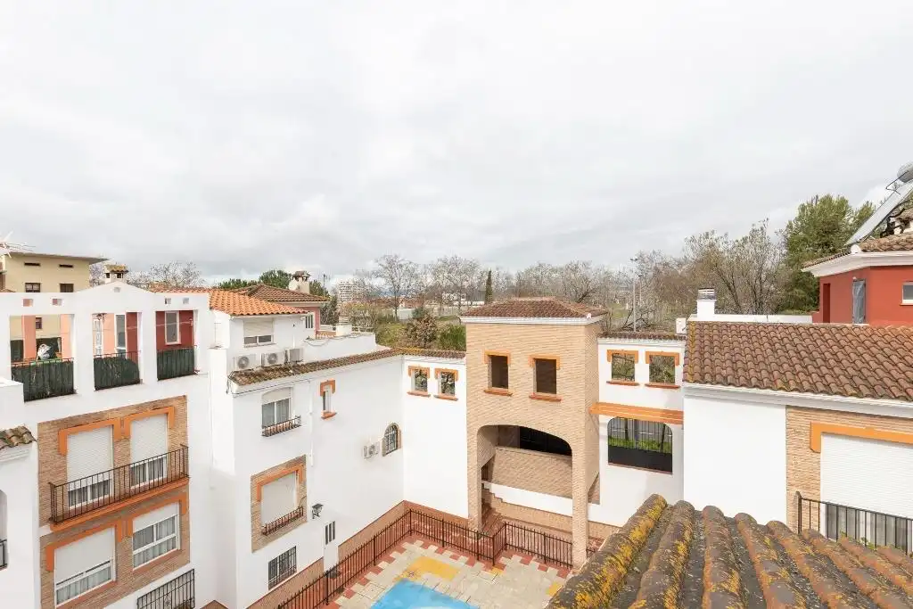 Vista exterior de Casa adosada en venta en Granada con Terraza