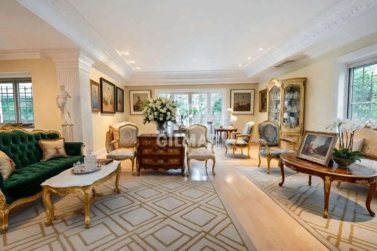 Sala d'estar de Casa o xalet en venda en Madrid amb Calefacció, Jardí privat i Piscina