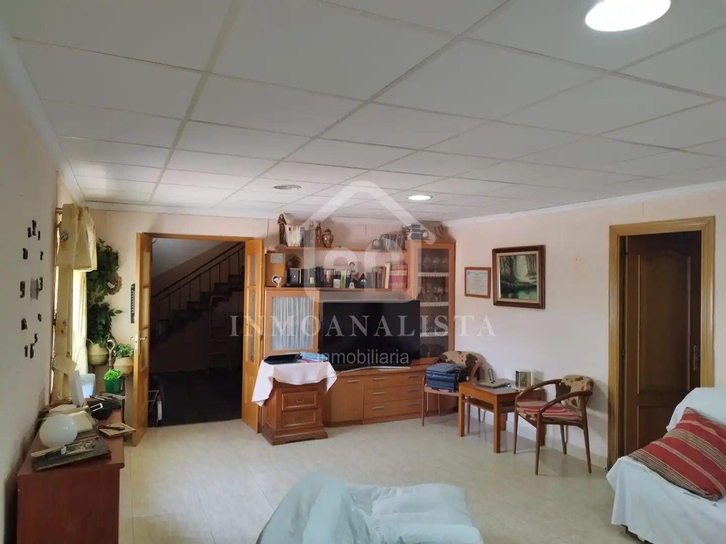 Houses for sale in Requena  with Air Conditioner, Terrace and Storage room