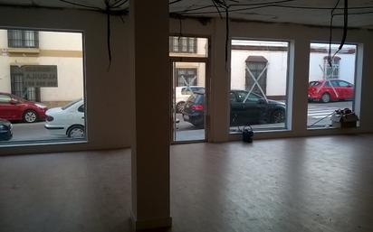 Premises to rent in San Fernando