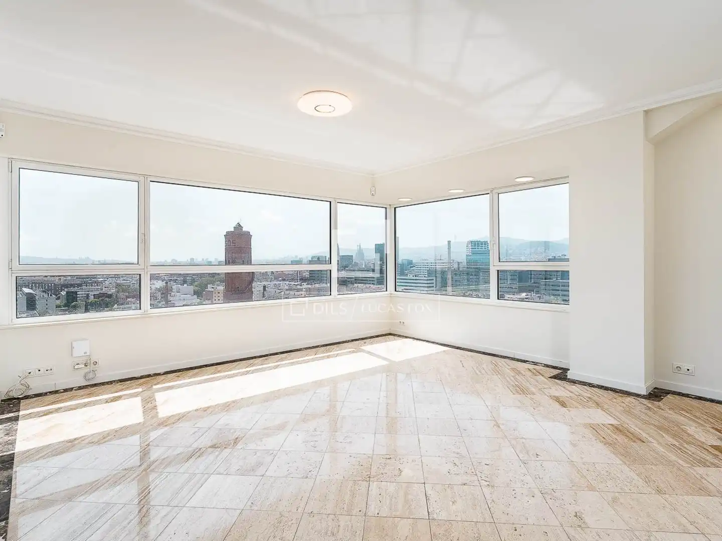 Wohnzimmer von Wohnung zum Verkauf in Barcelona mit Klimaanlage, Heizung und Abstellraum