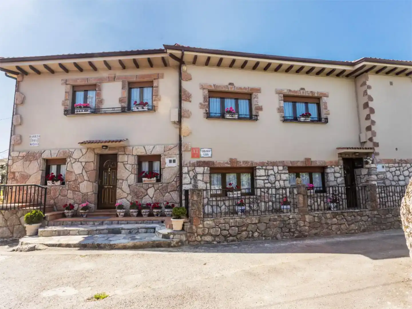 Außenansicht von Wohnung zum Verkauf in Llanes mit Balkon