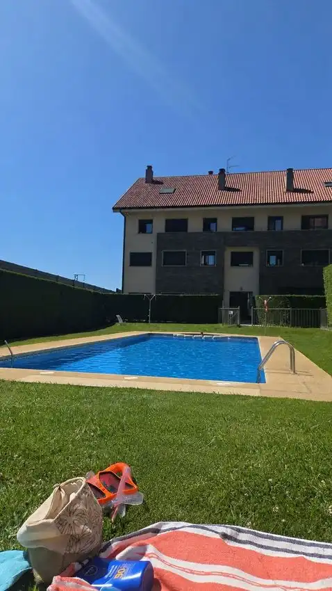 Piscina de Piso en venta en Vilagarcía de Arousa con Calefacción, Parquet y Trastero