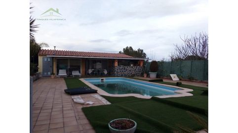ESPECTACULAR CASA CON PISCINA, AMPLIO JARDÍN Y VISTAS A LA MONTAÑA EN SANT MARTÍ SARROCA