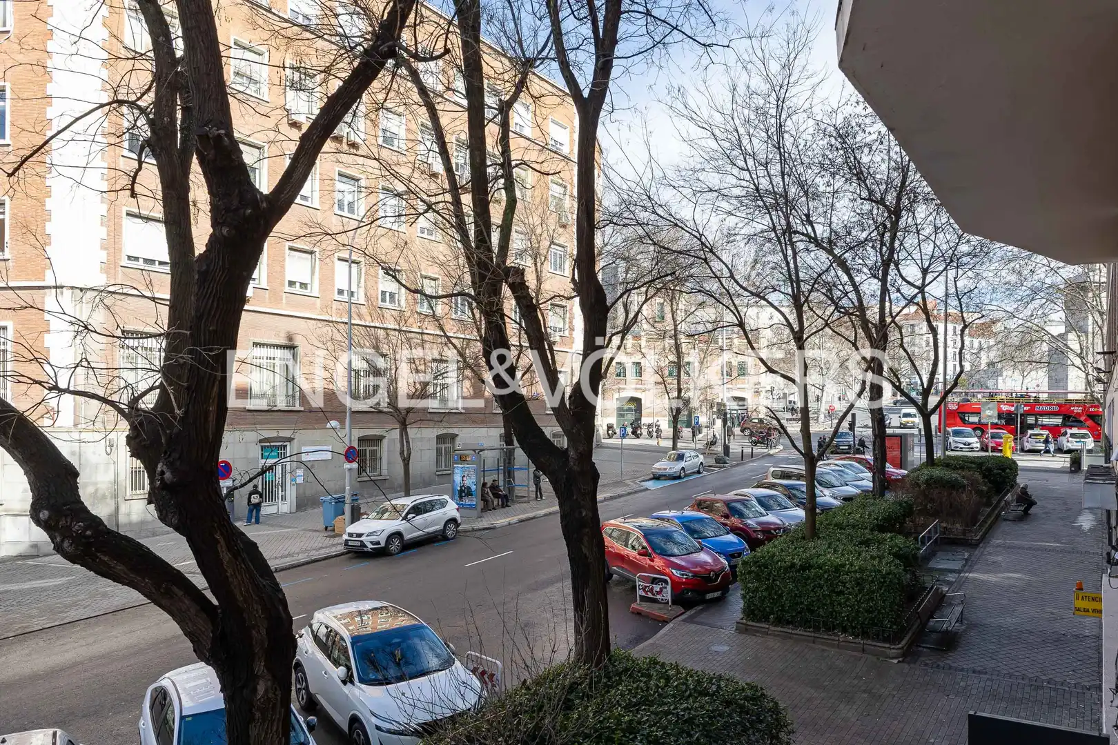 Außenansicht von Wohnung zum Verkauf in Madrid mit Klimaanlage, Heizung und Balkon