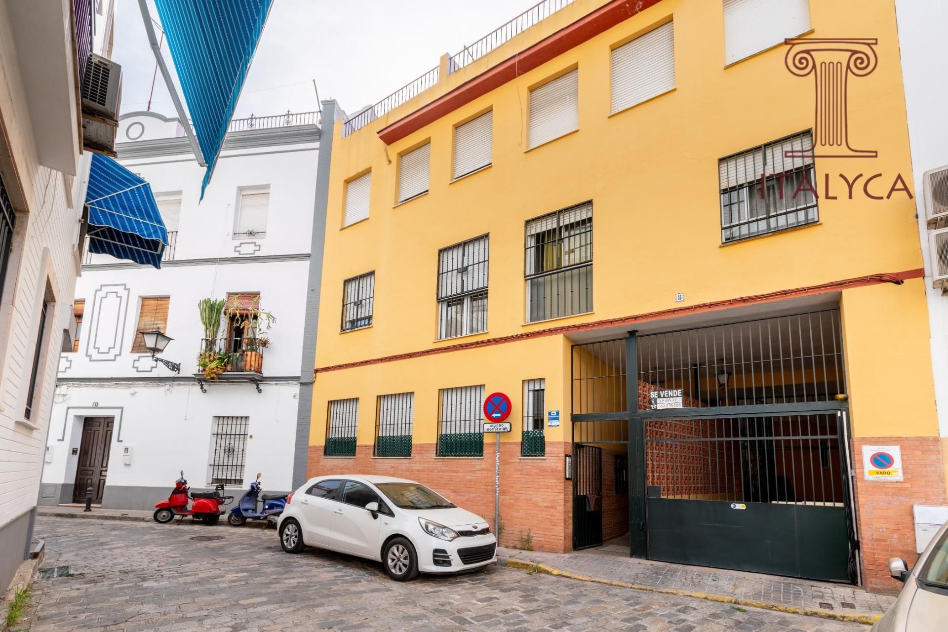 Exterior view of Flat for sale in  Sevilla Capital  with Air Conditioner and Heating