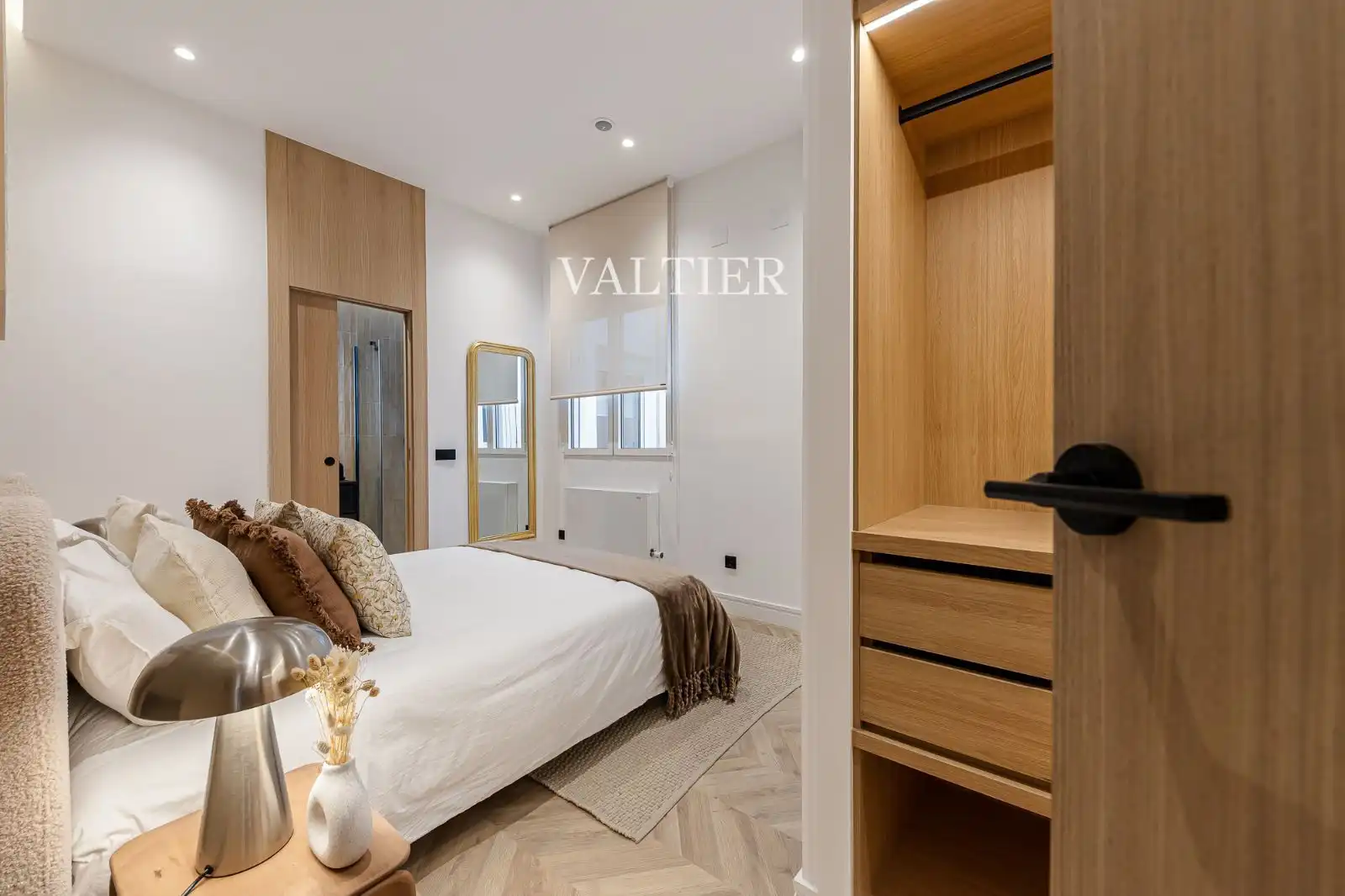 Bedroom of Flat for sale in Madrid  with Air Conditioner, Terrace and Furnished