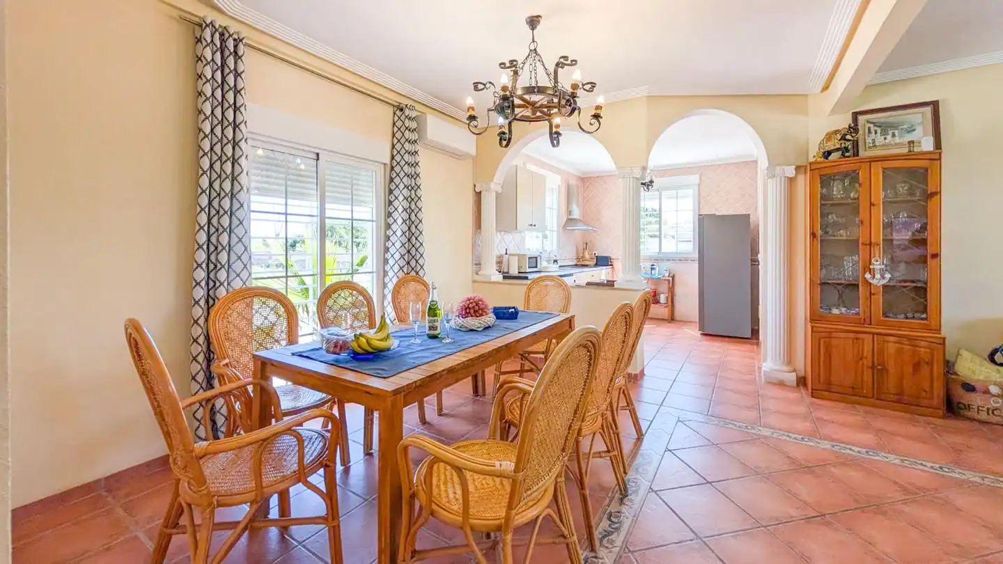 Menjador de Casa o xalet en venda en Elche / Elx amb Aire condicionat, Jardí privat i Terrassa