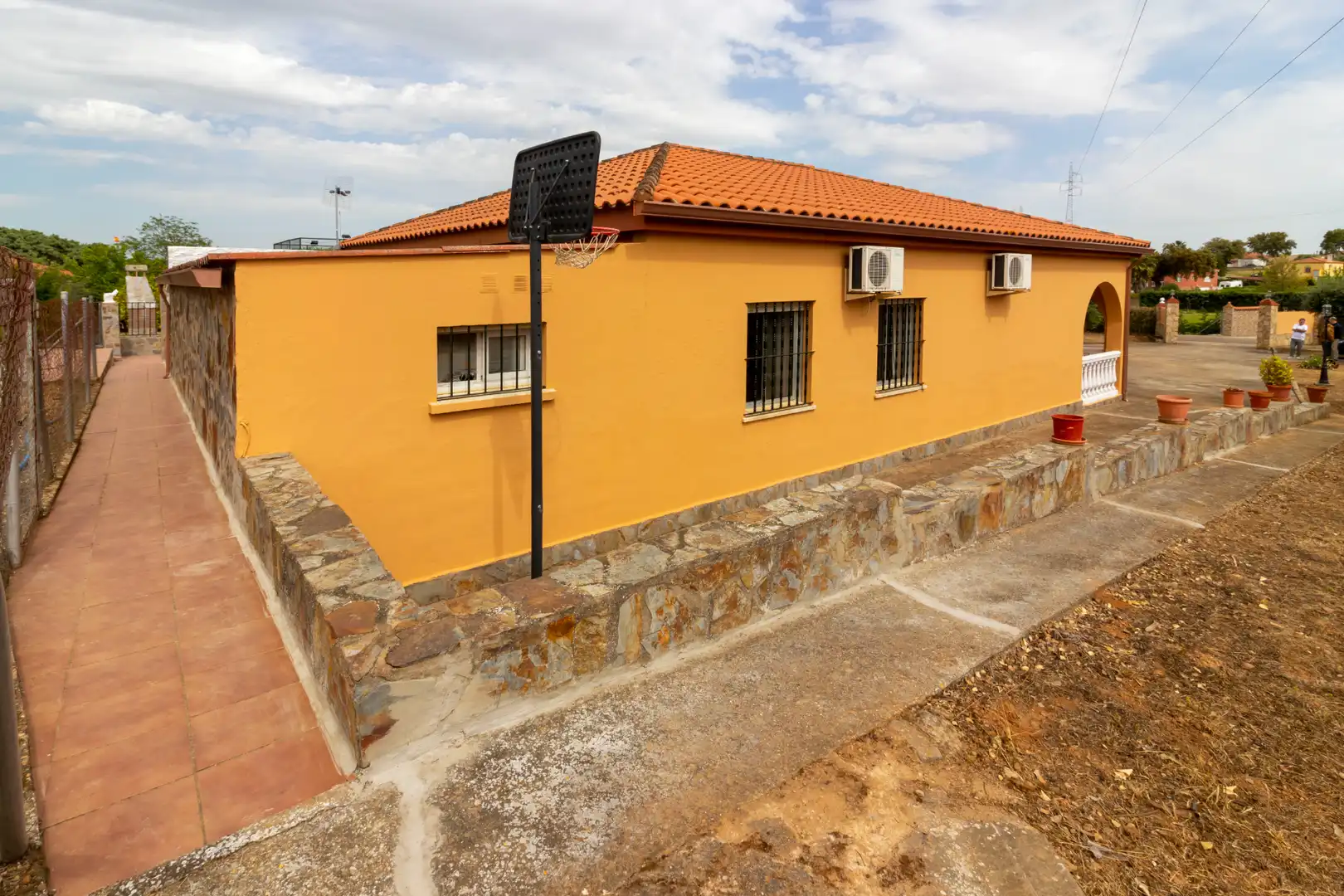 Außenansicht von Haus oder Chalet zum Verkauf in Badajoz mit Klimaanlage, Abstellraum und Schwimmbad