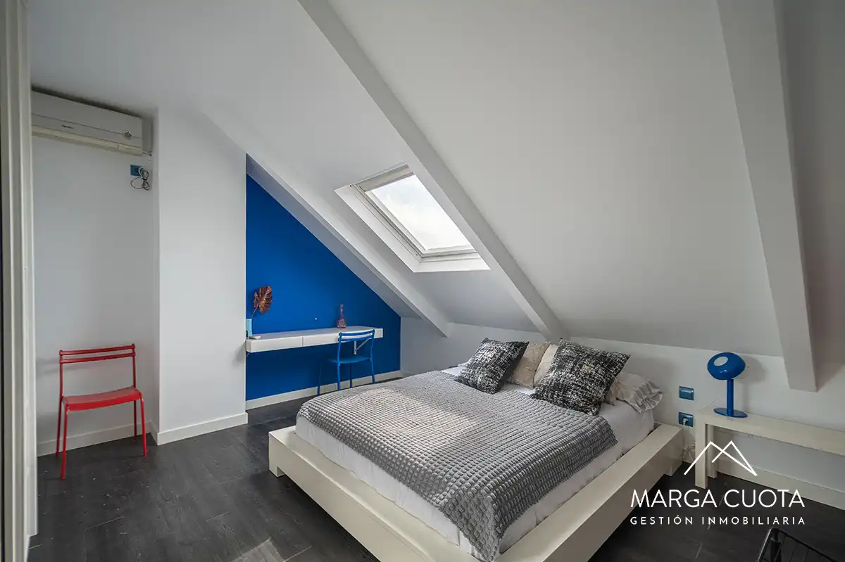 Schlafzimmer von Dachboden zur Miete in Pozuelo de Alarcón mit Klimaanlage, Heizung und Möbliert