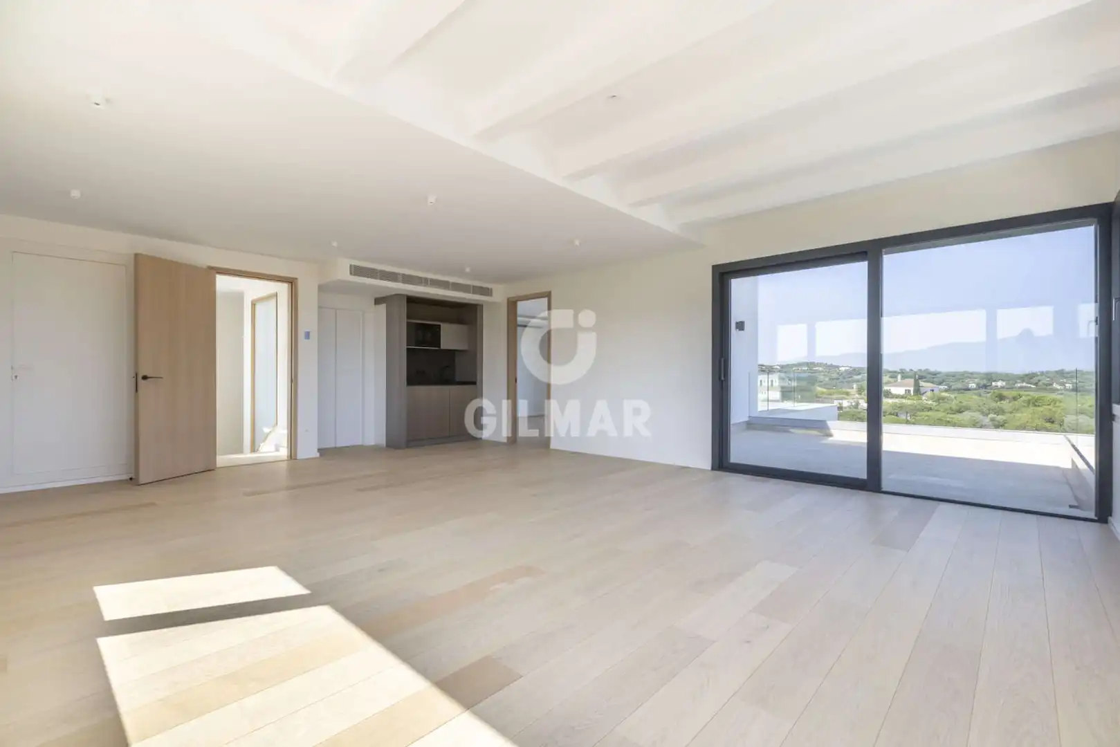 Sala d'estar de Casa o xalet en venda en Sotogrande amb Calefacció, Jardí privat i Piscina