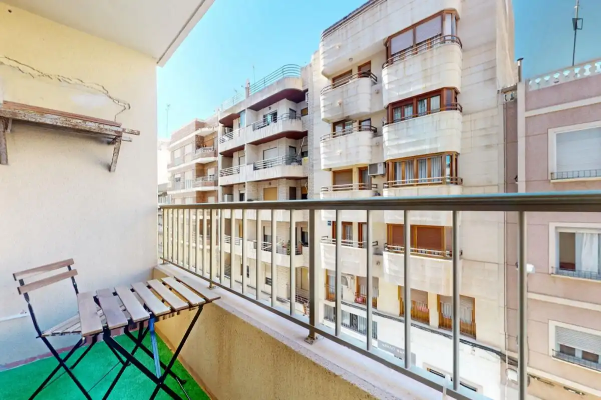 Terrassa de Apartament per a compartir en Elche / Elx amb Moblat, Rentadora i Microones