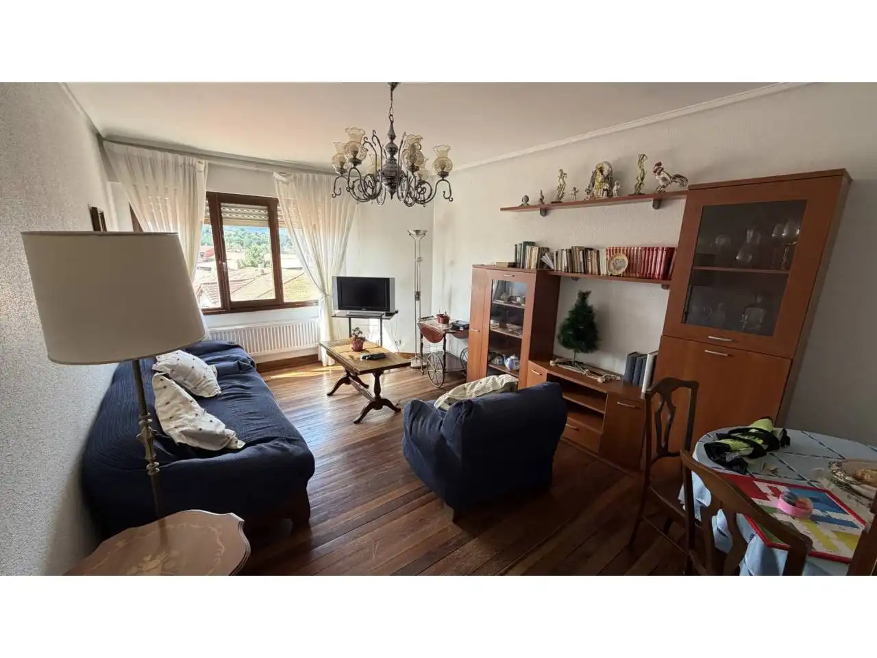 Sala de estar de Piso en venta en Espinosa de los Monteros con Calefacción y Amueblado