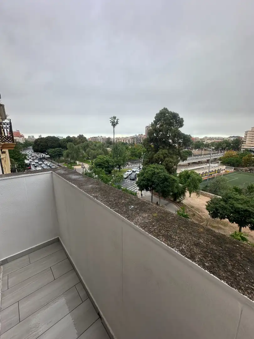 Vista exterior de Piso en venta en Valencia con Parquet, Terraza y Balcón