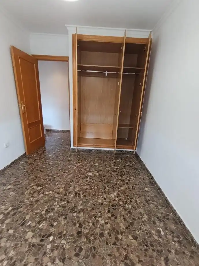 Flat for rent in Mislata  with Balcony