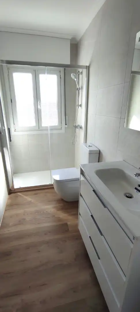 Badezimmer von Wohnung zur Miete in Valle de Trápaga-Trapagaran mit Heizung, Möbliert und Ofen
