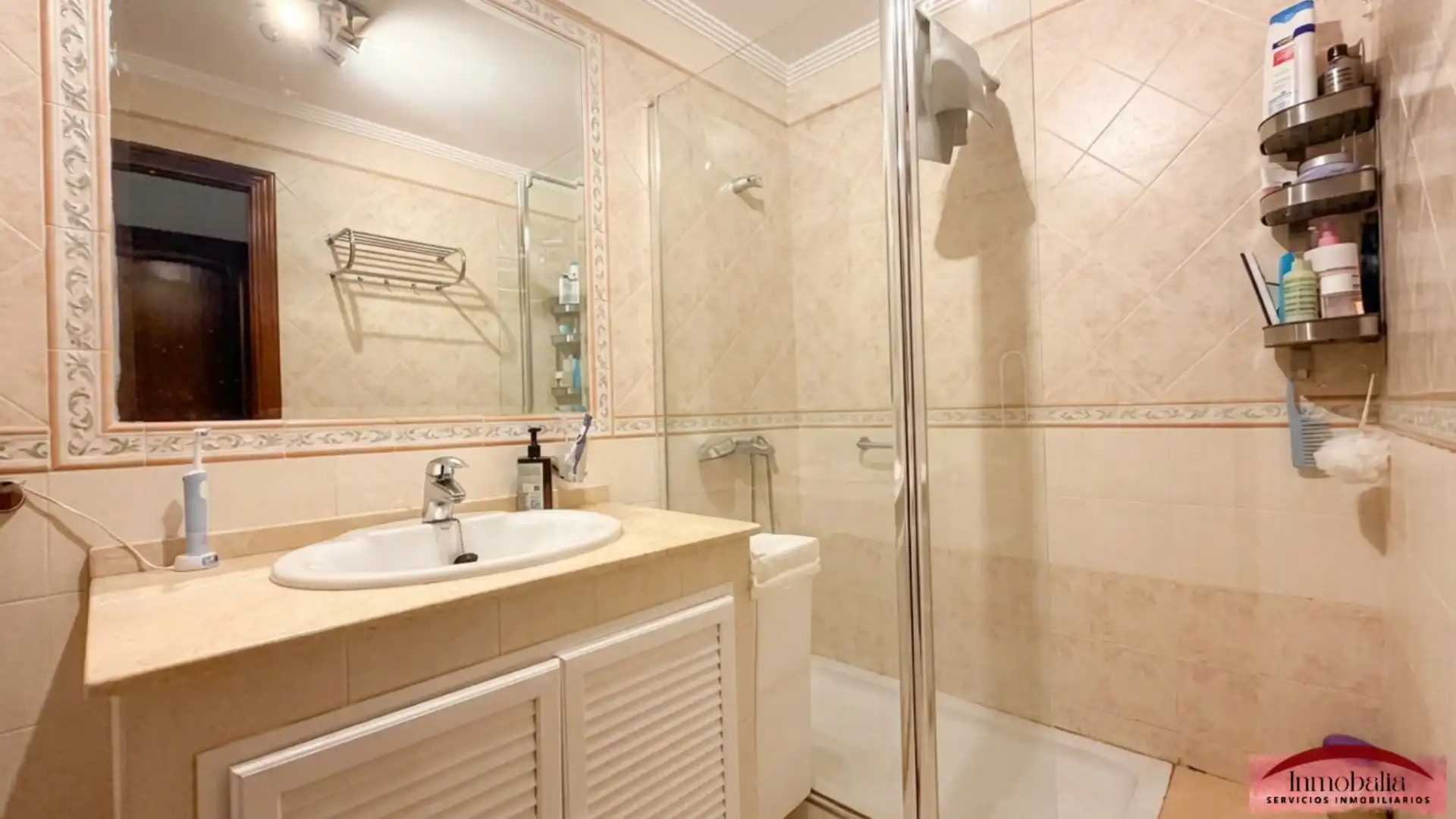 Baño de Casa adosada en venta en Sevilla con Aire acondicionado y Balcón