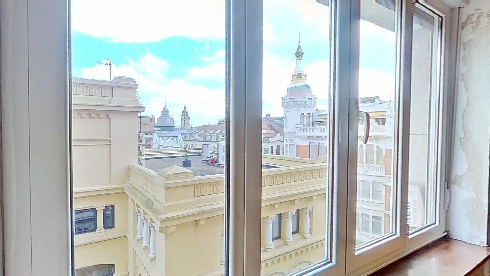 Vista exterior de Piso en venta en Oviedo  con Calefacción