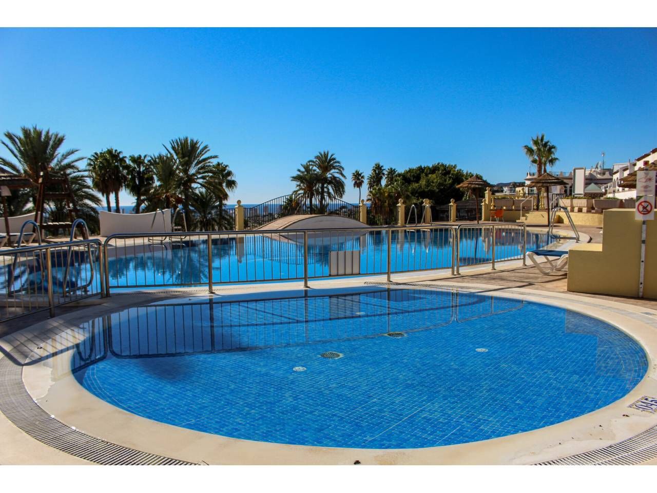 Piscina de Casa adosada en venda en Calpe / Calp amb Aire condicionat, Terrassa i Moblat