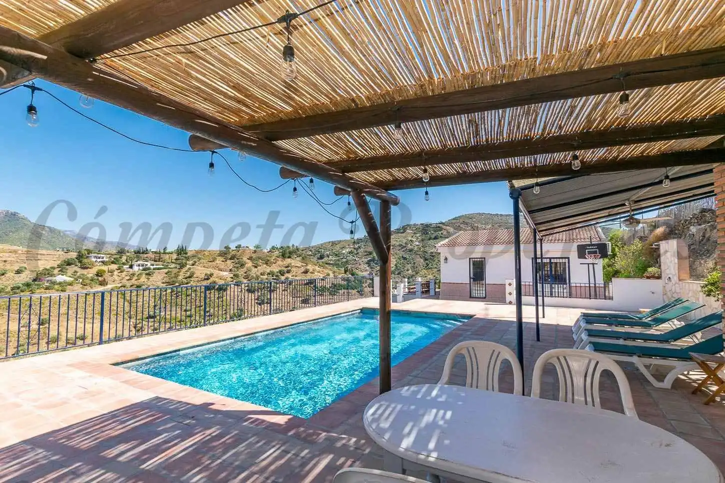 Terrace of Houses for rent in Cómpeta  with Air Conditioner, Private garden and Terrace